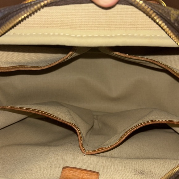 Louis Vuitton Monogram Deavuille Handbag with COA - Picture 14 of 15